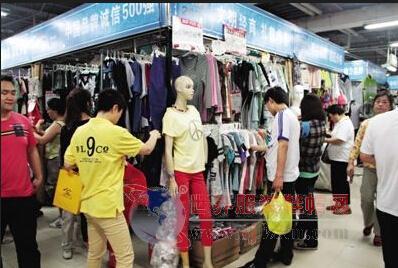 廣州石井尾貨商圈庫存積壓嚴(yán)重 千元服裝低至30元甩賣